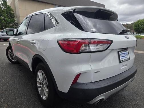 OXFORD WHITE 2022 Ford Escape SE