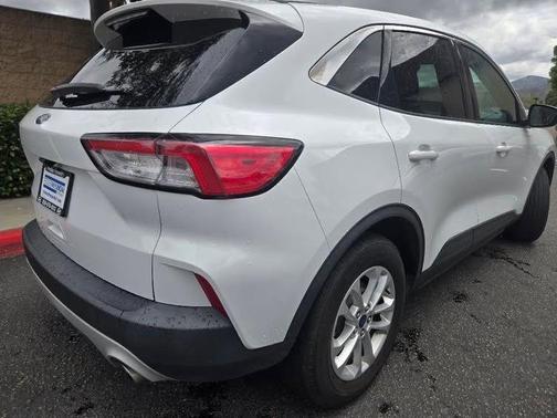 OXFORD WHITE 2022 Ford Escape SE