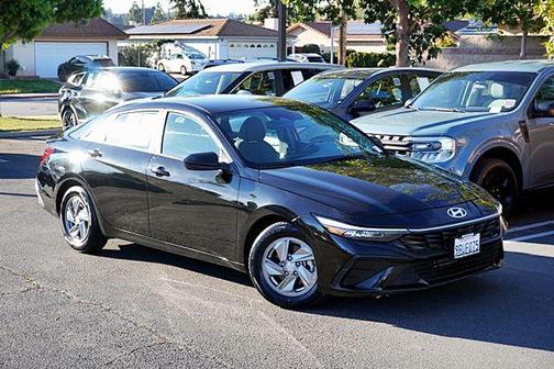 2024 Hyundai ELANTRA SE