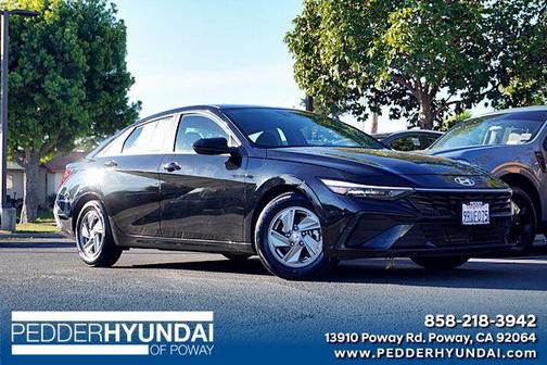 2024 Hyundai ELANTRA SE