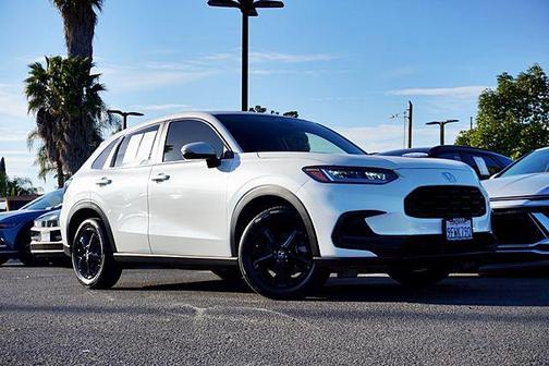 Platinum White Pearl 2023 Honda HR-V LX