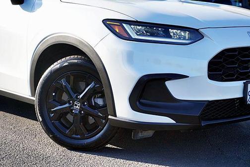 Platinum White Pearl 2023 Honda HR-V LX