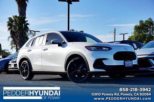 Platinum White Pearl 2023 Honda HR-V LX