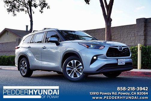 Celestial Silver Metallic 2024 Toyota Highlander Hybrid XLE