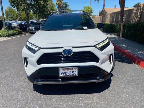 Wind Chill Pearl/Midnight Black Metallic 2024 Toyota RAV4 Hybrid SE