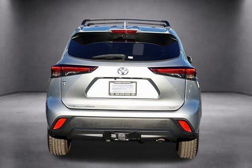 Celestial Silver Metallic 2023 Toyota Highlander XLE