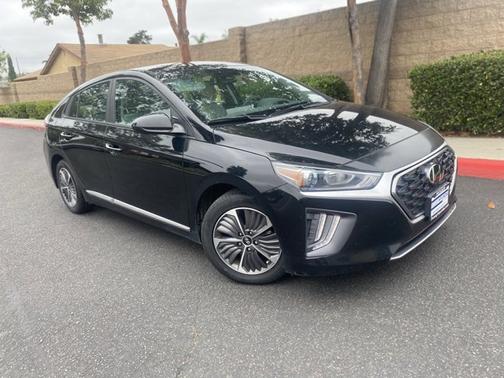 2022 Hyundai IONIQ Plug-In Hybrid SE