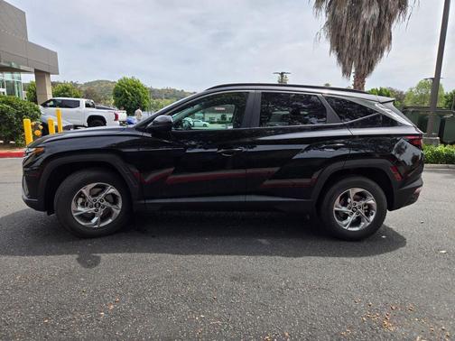 Black Pearl 2024 Hyundai TUCSON SEL