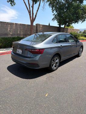 Platinum Gray Metallic 2024 Volkswagen Jetta 1.5T SE