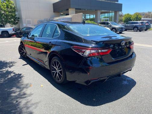 Midnight Black Metallic 2022 Toyota Camry SE