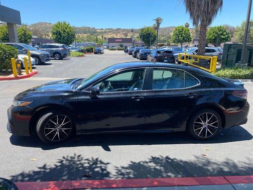 Midnight Black Metallic 2022 Toyota Camry SE