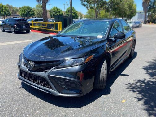 Midnight Black Metallic 2022 Toyota Camry SE