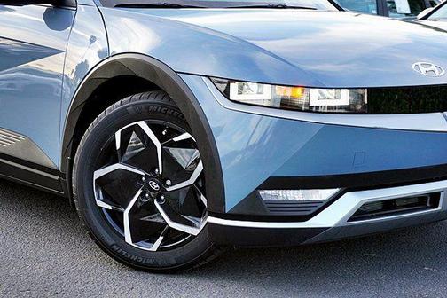 2024 Hyundai IONIQ 5 SE