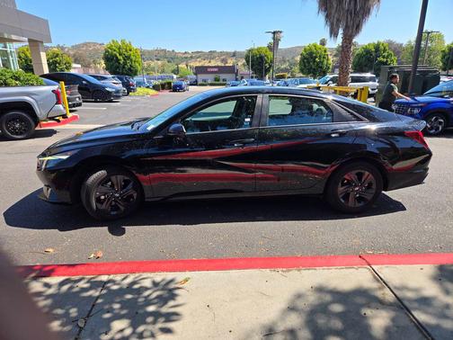 Phantom Black 2022 Hyundai ELANTRA SEL
