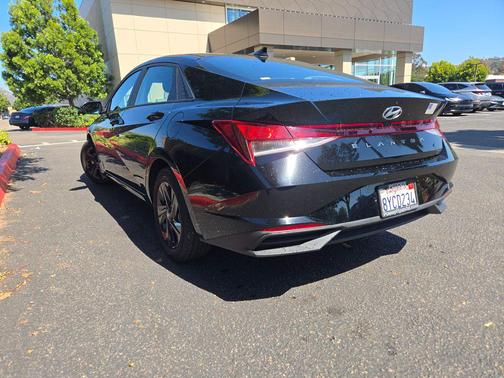 Phantom Black 2022 Hyundai ELANTRA SEL