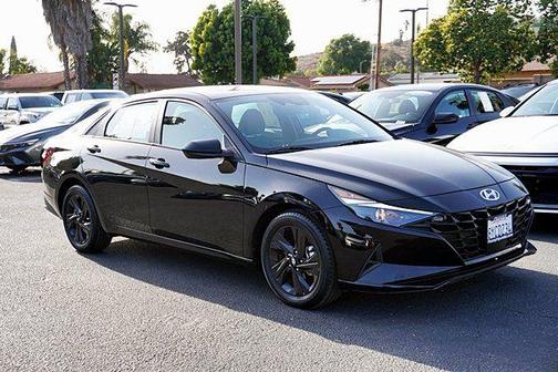 Phantom Black 2022 Hyundai ELANTRA SEL