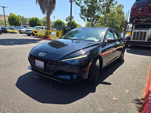 Phantom Black 2022 Hyundai ELANTRA SEL