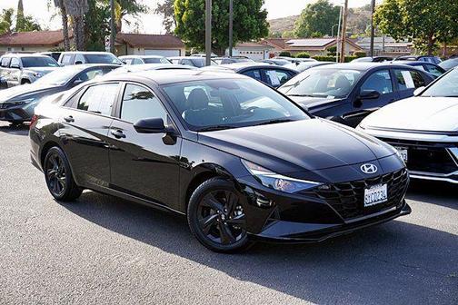 Phantom Black 2022 Hyundai ELANTRA SEL