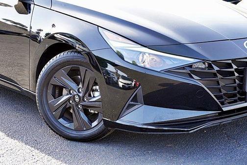 Phantom Black 2022 Hyundai ELANTRA SEL