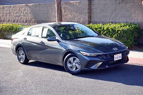 2024 Hyundai ELANTRA SE