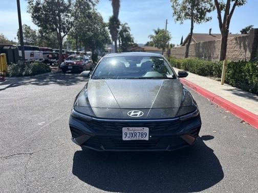 2024 Hyundai ELANTRA SE
