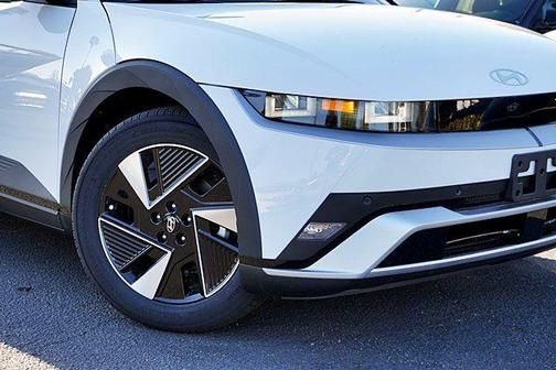 Atlas White 2026 Hyundai IONIQ 5 SE
