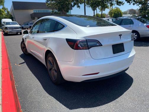 Pearl White Multi-Coat 2019 Tesla Model 3 Long Range