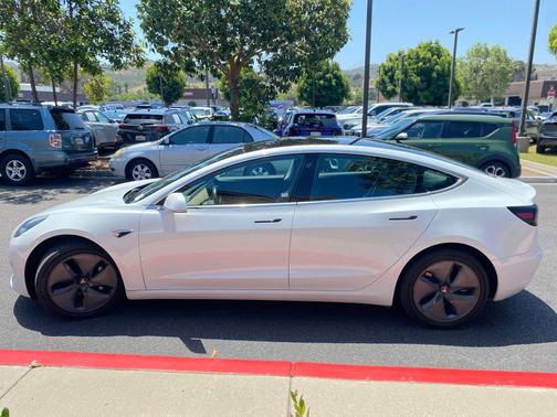 Pearl White Multi-Coat 2019 Tesla Model 3 Long Range