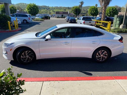 2023 Hyundai SONATA Hybrid Base