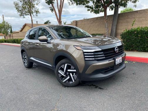 Canyon Bronze Metallic 2025 Nissan Kicks SV
