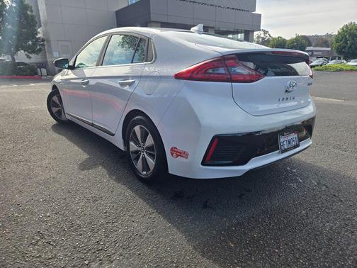 Ceramic White 2018 Hyundai IONIQ Plug-In Hybrid Limited