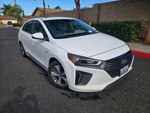 Ceramic White 2018 Hyundai IONIQ Plug-In Hybrid Limited