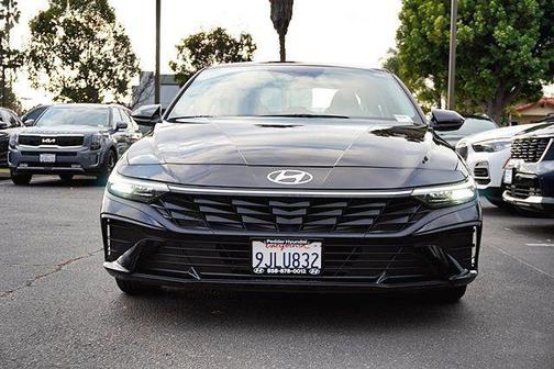 2024 Hyundai ELANTRA SE