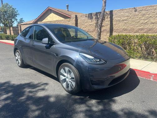 Midnight Silver Metallic 2023 Tesla Model Y Long Range Dual Motor All-Wheel Drive
