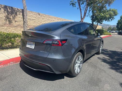 Midnight Silver Metallic 2023 Tesla Model Y Long Range Dual Motor All-Wheel Drive