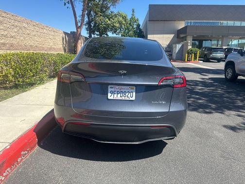 Midnight Silver Metallic 2023 Tesla Model Y Long Range Dual Motor All-Wheel Drive