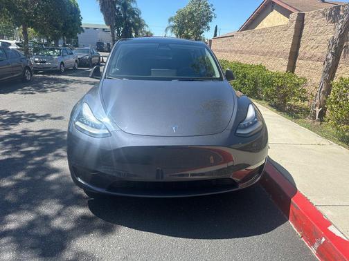 Midnight Silver Metallic 2023 Tesla Model Y Long Range Dual Motor All-Wheel Drive