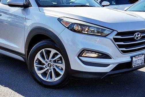 Black 2017 Hyundai TUCSON SE