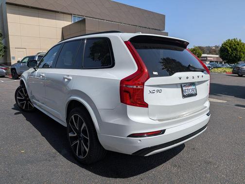Crystal White Metallic 2023 Volvo XC90 Recharge Plug-In Hybrid T8 Plus Dark Theme 7-Seater