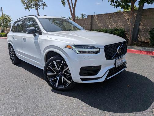 Crystal White Metallic 2023 Volvo XC90 Recharge Plug-In Hybrid T8 Plus Dark Theme 7-Seater