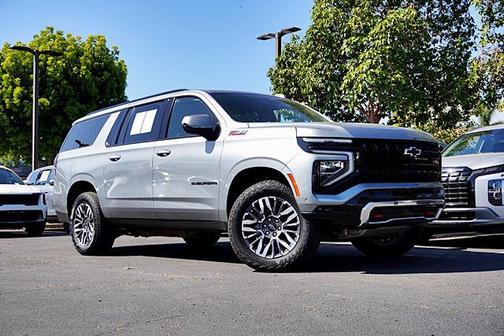 Sterling Gray Metallic 2025 Chevrolet Suburban 4WD Z71