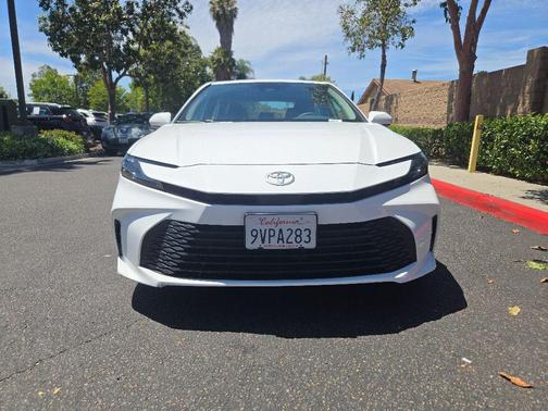 Ice Cap 2025 Toyota Camry LE