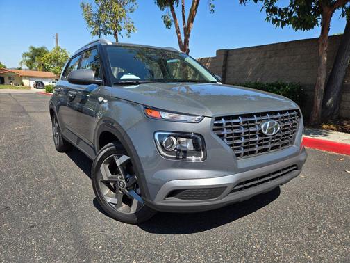 Ecotronic Gray 2025 Hyundai VENUE SEL