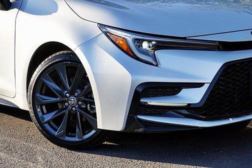 Classic Silver Metallic 2025 Toyota Corolla SE