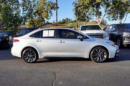Classic Silver Metallic 2025 Toyota Corolla SE