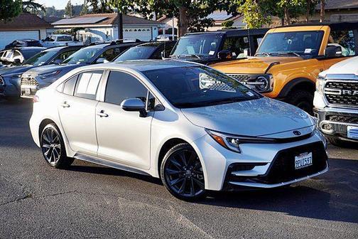 Classic Silver Metallic 2025 Toyota Corolla SE