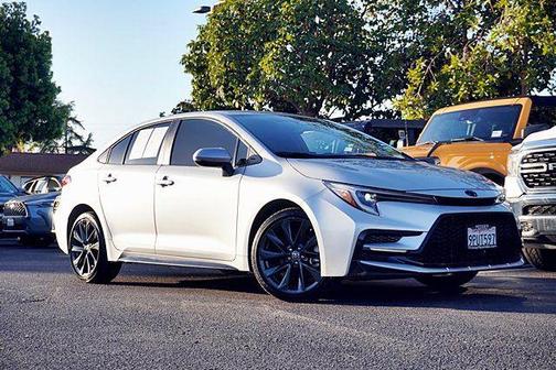 Classic Silver Metallic 2025 Toyota Corolla SE