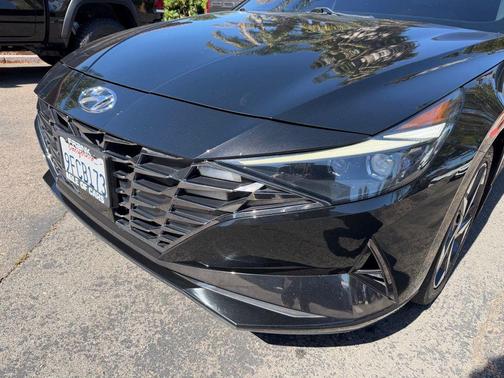 Phantom Black 2023 Hyundai ELANTRA Limited
