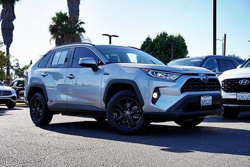 Silver Sky Metallic 2021 Toyota RAV4 Hybrid XLE