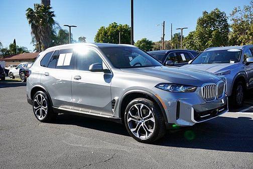 Skyscraper Grey Metallic 2026 BMW X5 sDrive40i